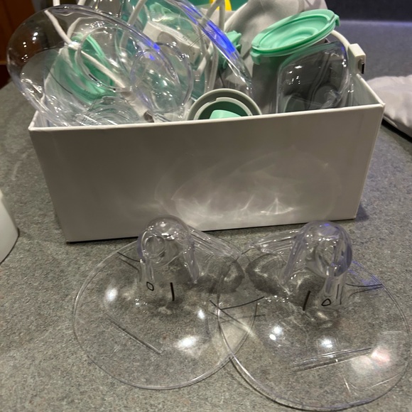 Elvie Wearable Breast Pump - White - Picture 4 of 4